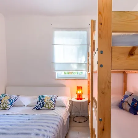 Apartments Selce 塞尔瑟